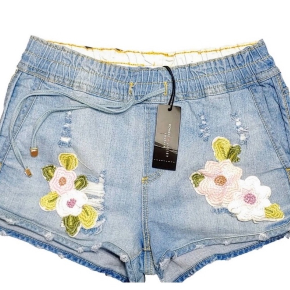 Romeo & Juliet Couture Denim Shorts. S